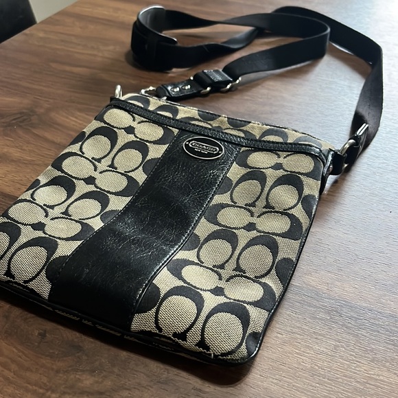 Coach crossbody - Picture 2 of 9